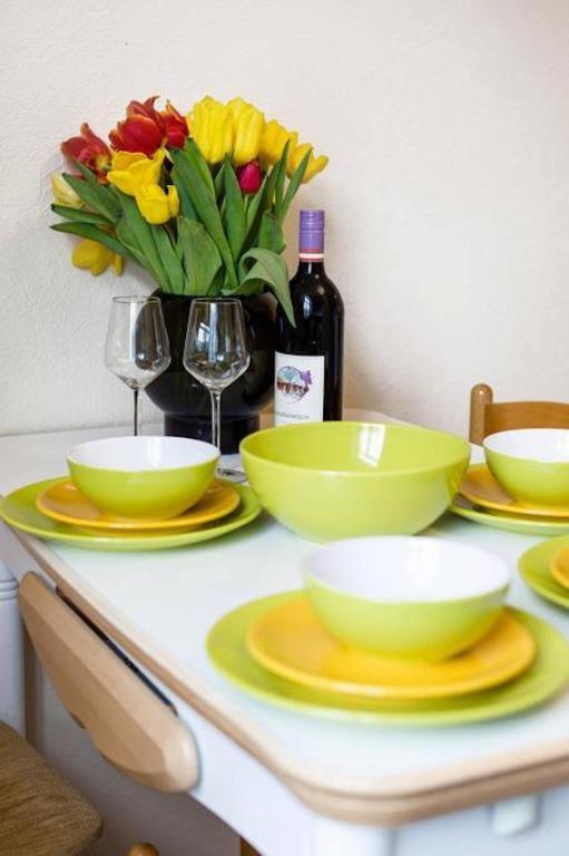 Bright Apartment Near Bus Statioon Tallin Exterior foto