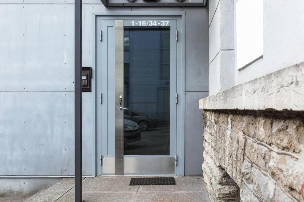Bright Apartment Near Bus Statioon Tallin Exterior foto