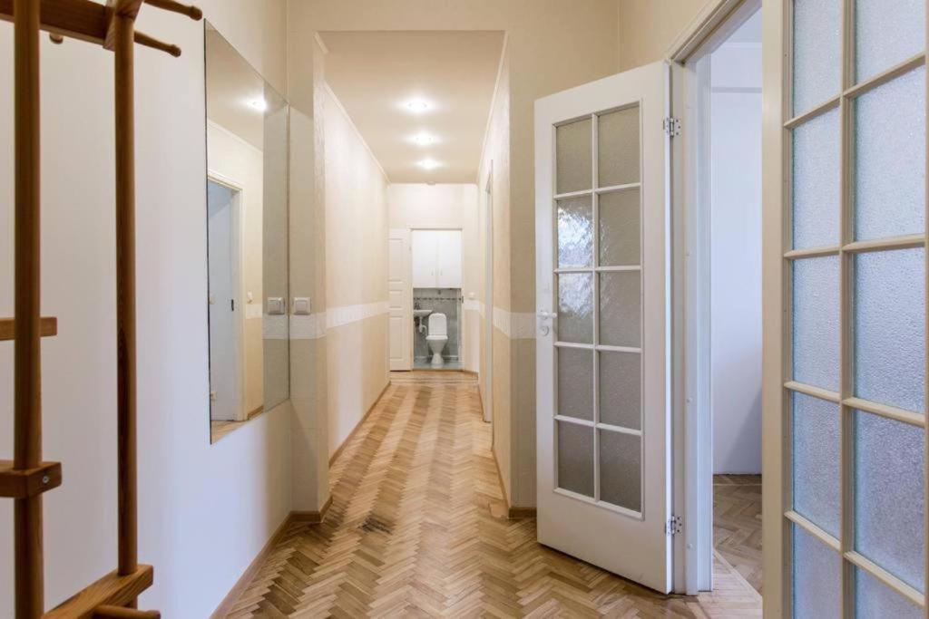 Bright Apartment Near Bus Statioon Tallin Exterior foto